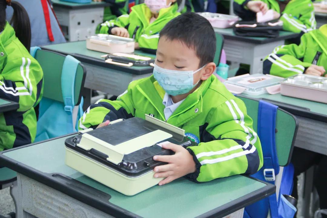 演练不松懈 提升应急防控能力丨双流区公兴小学疫情应急演练