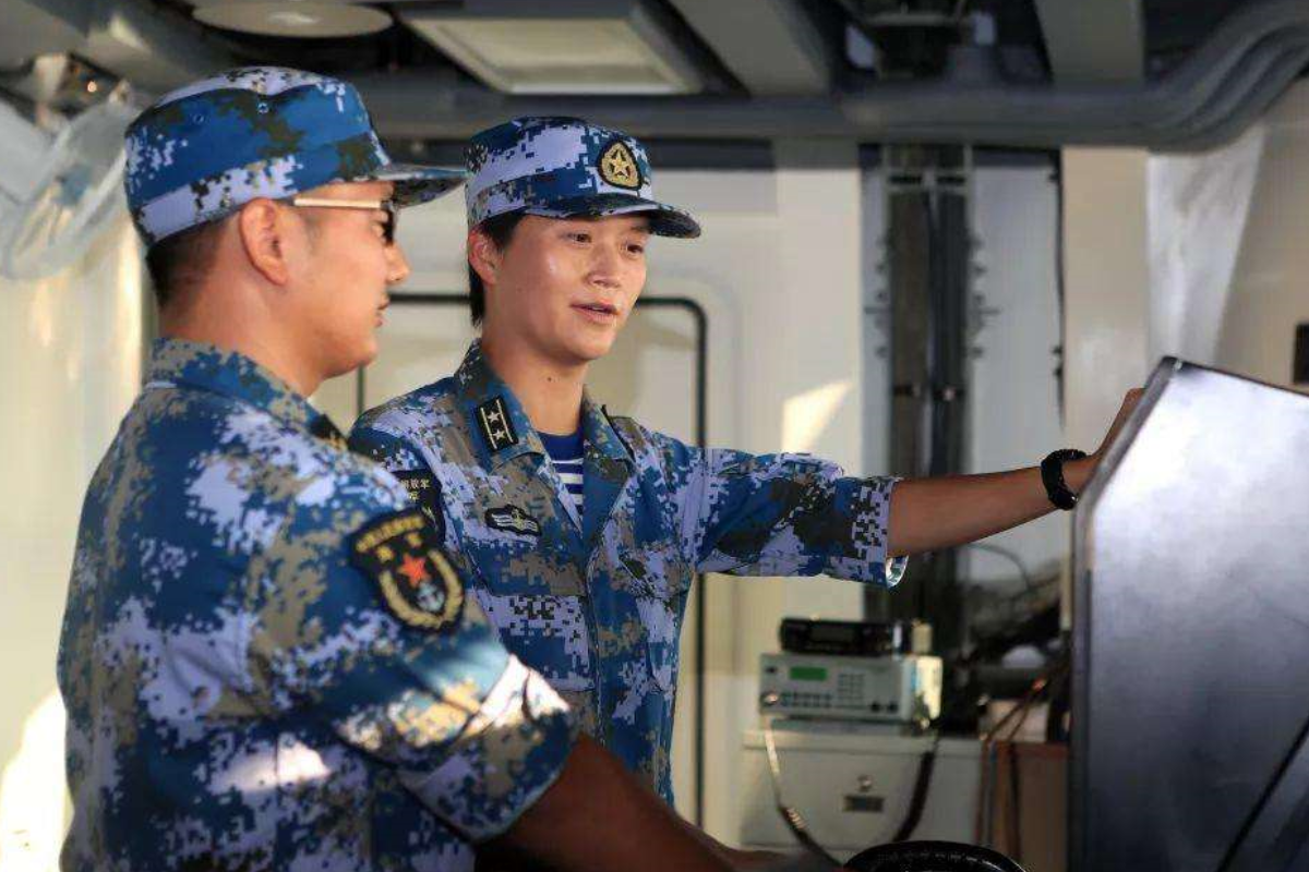 海軍首位女副艦長有多牛？寧可放棄百萬年薪，也要在34歲時入伍