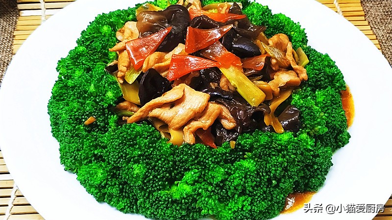 图片[2]-西蓝花新做法 用木耳和瘦肉一起做 味道不错 春节可以做来吃-起舞食谱网