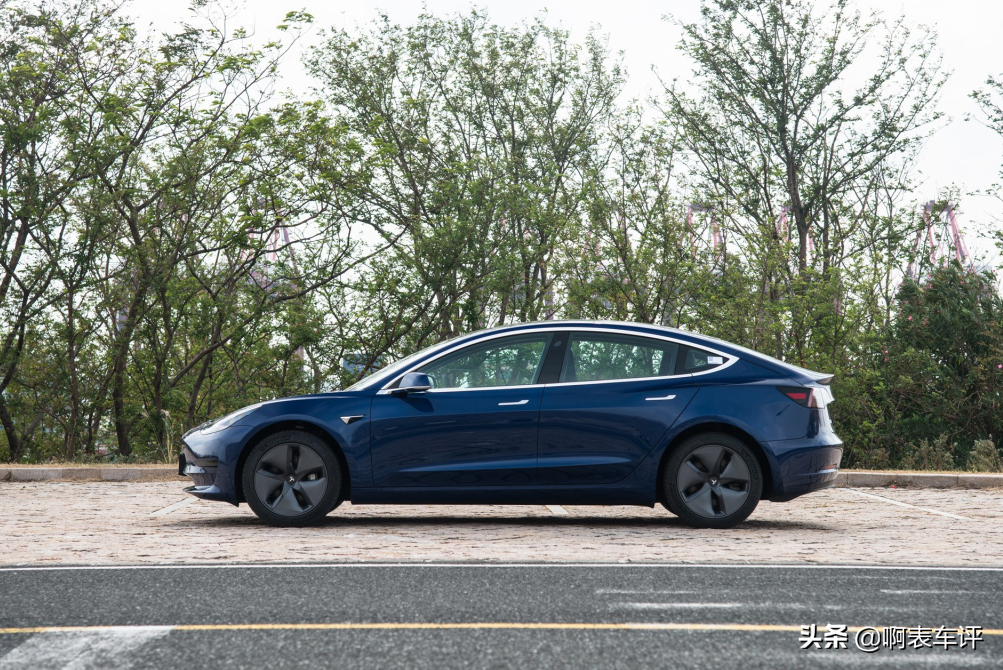 “伏地魔”特斯拉MODEL 3，内饰极简，最大续航605KM