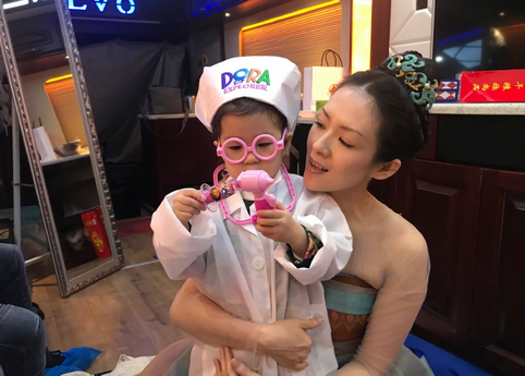 汪峰公开示爱章子怡，一口气晒了九张图，每张