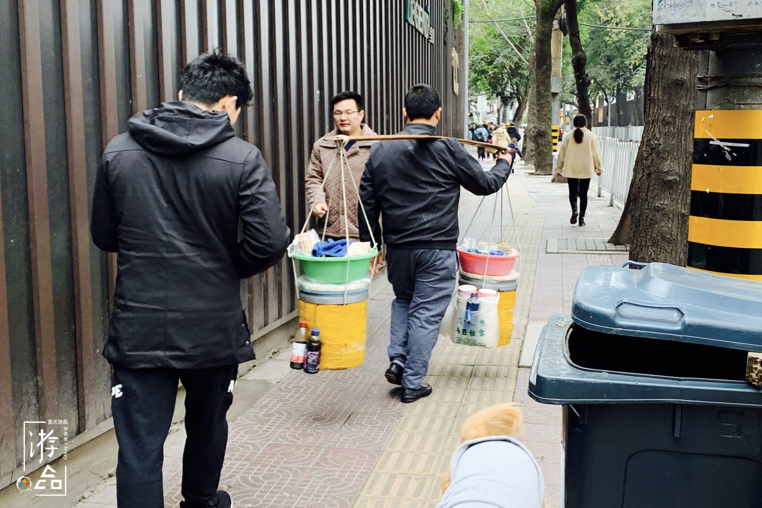 重庆朝天门万象：与时间赛跑，午餐在路上，也在汽车的后备箱里
