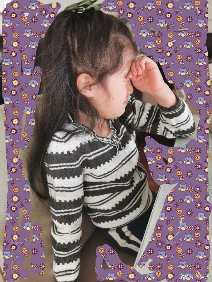 孫儷給小花穿舊衣服，小花的反應(yīng)暴露家教，鄧超可真享福啊