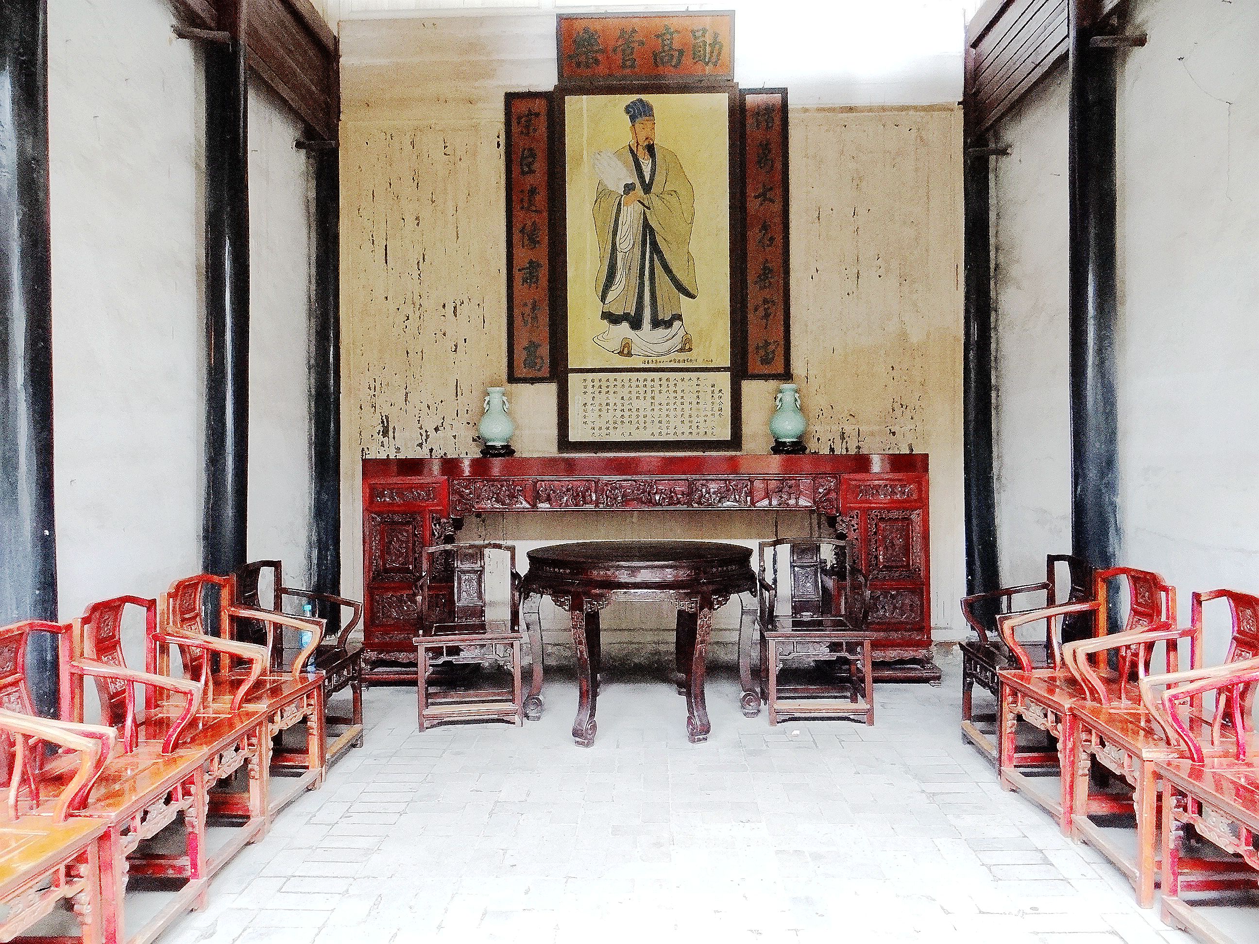 诸葛八卦村构建神奇，后世子孙多以医药为业，这是为了什么原因？