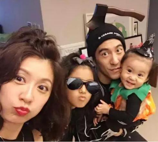 梧桐妹16岁生日，继母出镜与孙志浩亲吻女儿，贾静雯一家缺席