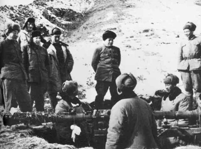 1951年朝鲜战场：彭德怀险遭警卫枪击