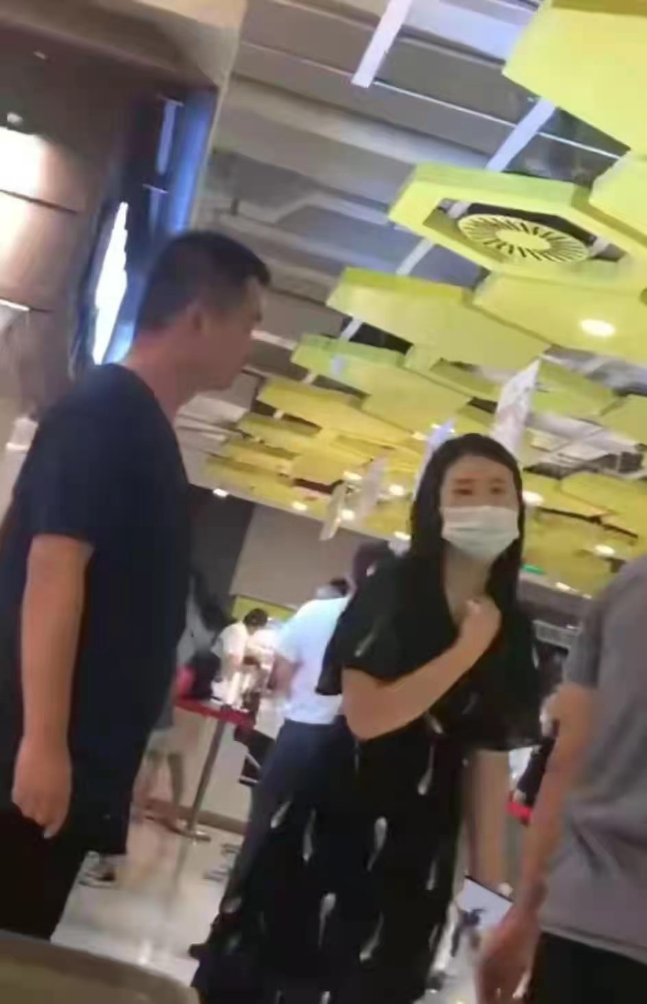 向腾讯高管建议颁布“禁酒令”的实习生身份曝光，疑是副总的儿子