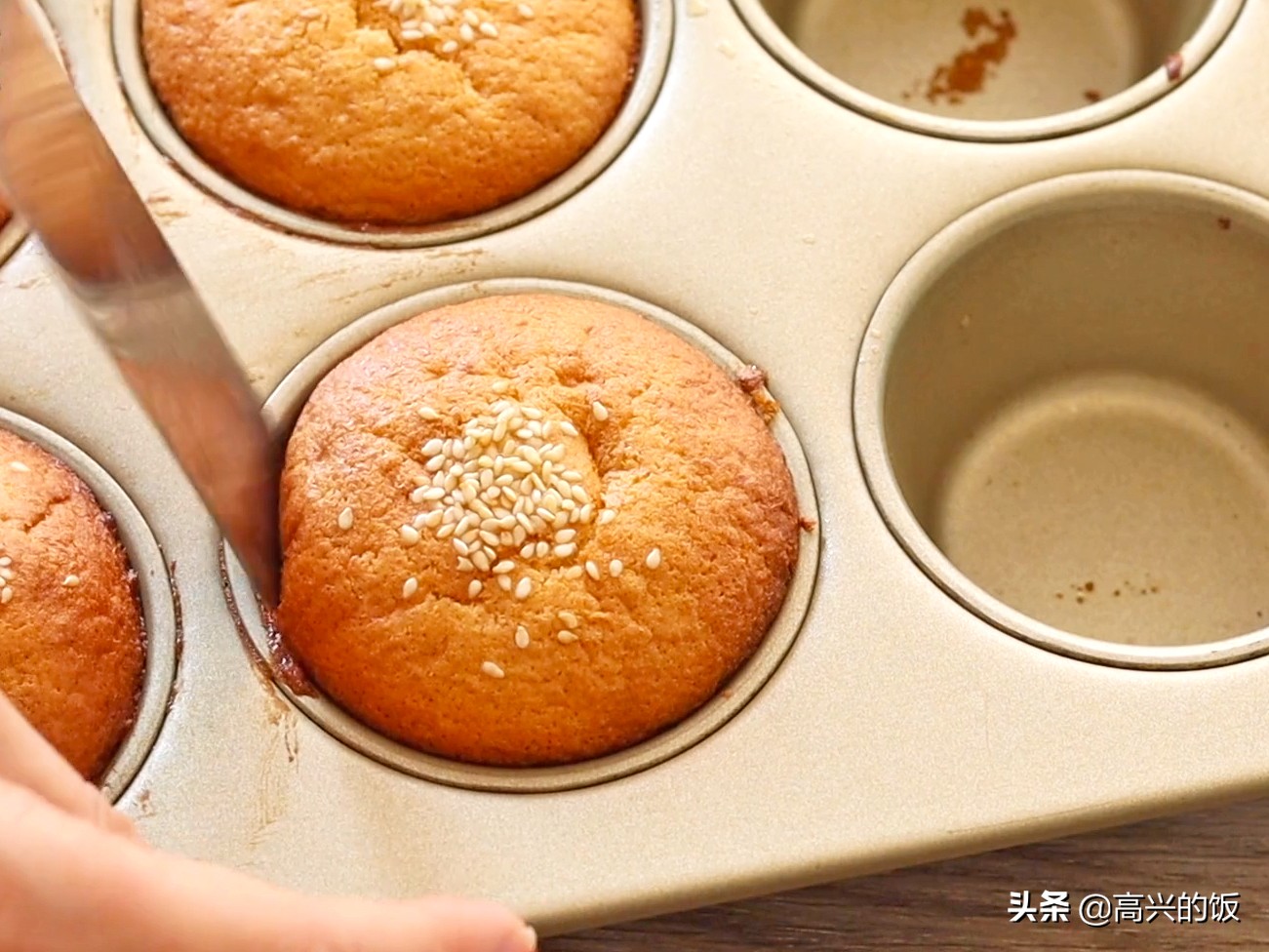 小蛋糕的添加劑多，別給娃吃了，4個雞蛋1碗麵，在家做出12個