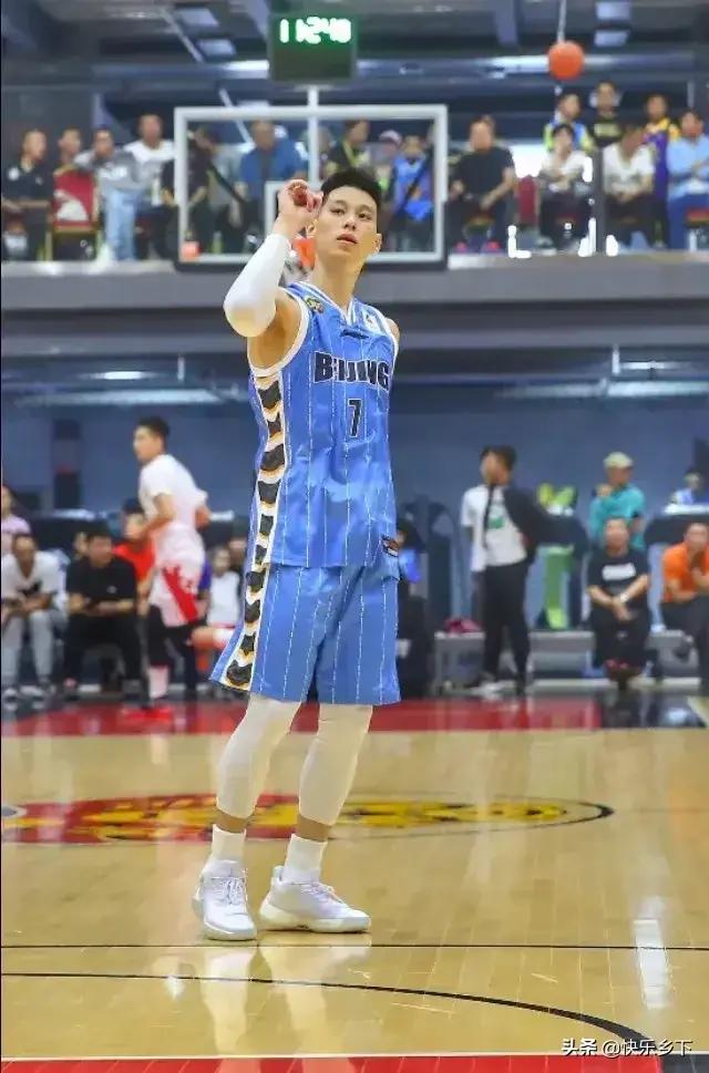 林书豪加盟北京首钢要价400w刀？