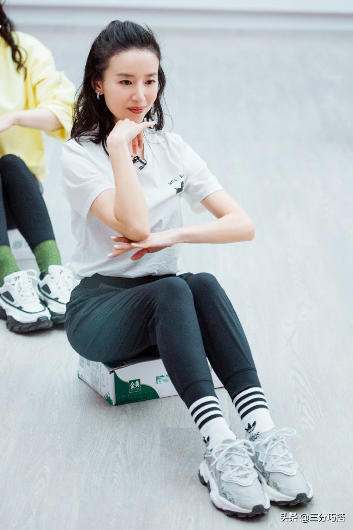 董洁冻龄有方，40岁挑战健美裤看不到半点赘肉，