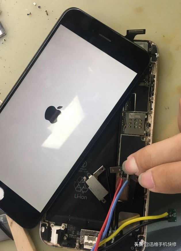 iPhone触碰不灵造成的二次检修，拆换两个元器件iPhone极致修补