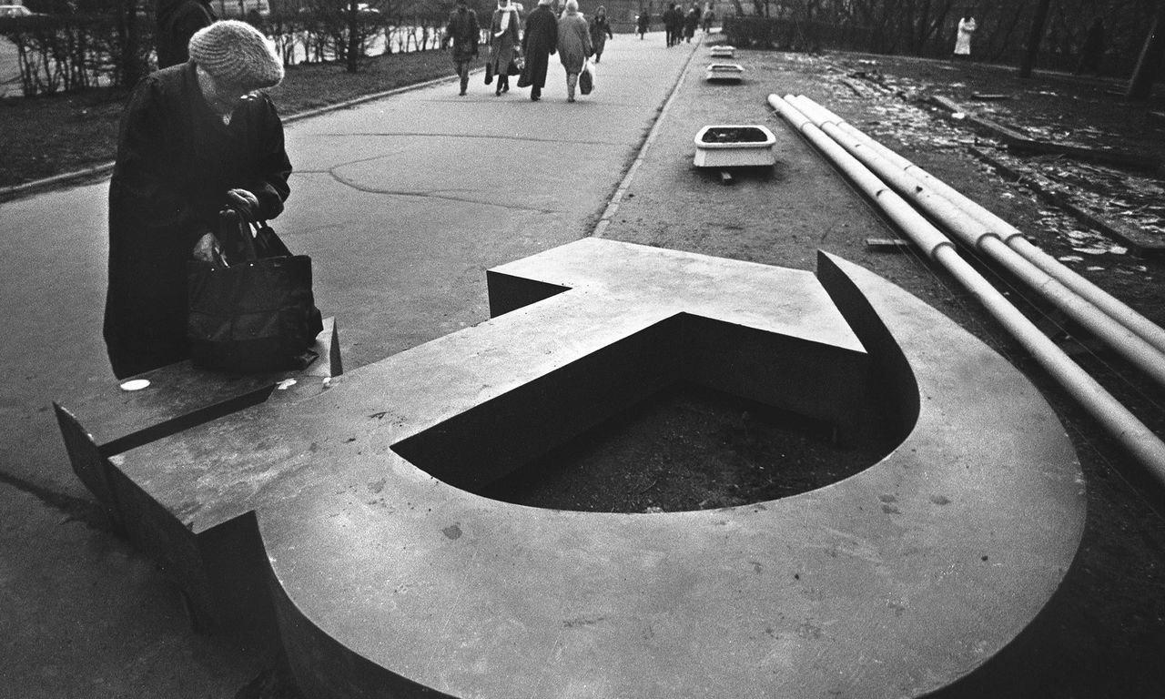 西班牙智庫：美國穿上了蘇聯的鞋，走出蘇聯的步伐