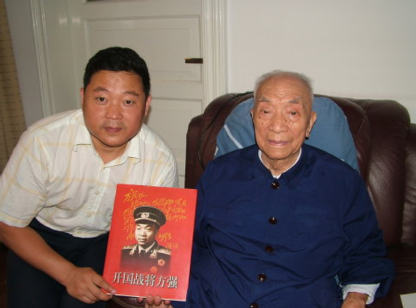 此开国中将活了102岁，晚年感叹：多亏主席的一碗牛肉，救了我