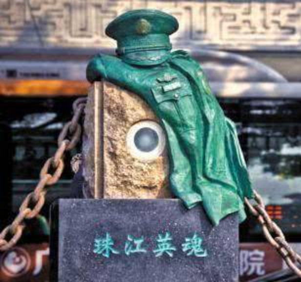 “中国最美女警官”：教师转行武警，31岁特招入伍，入职即少校