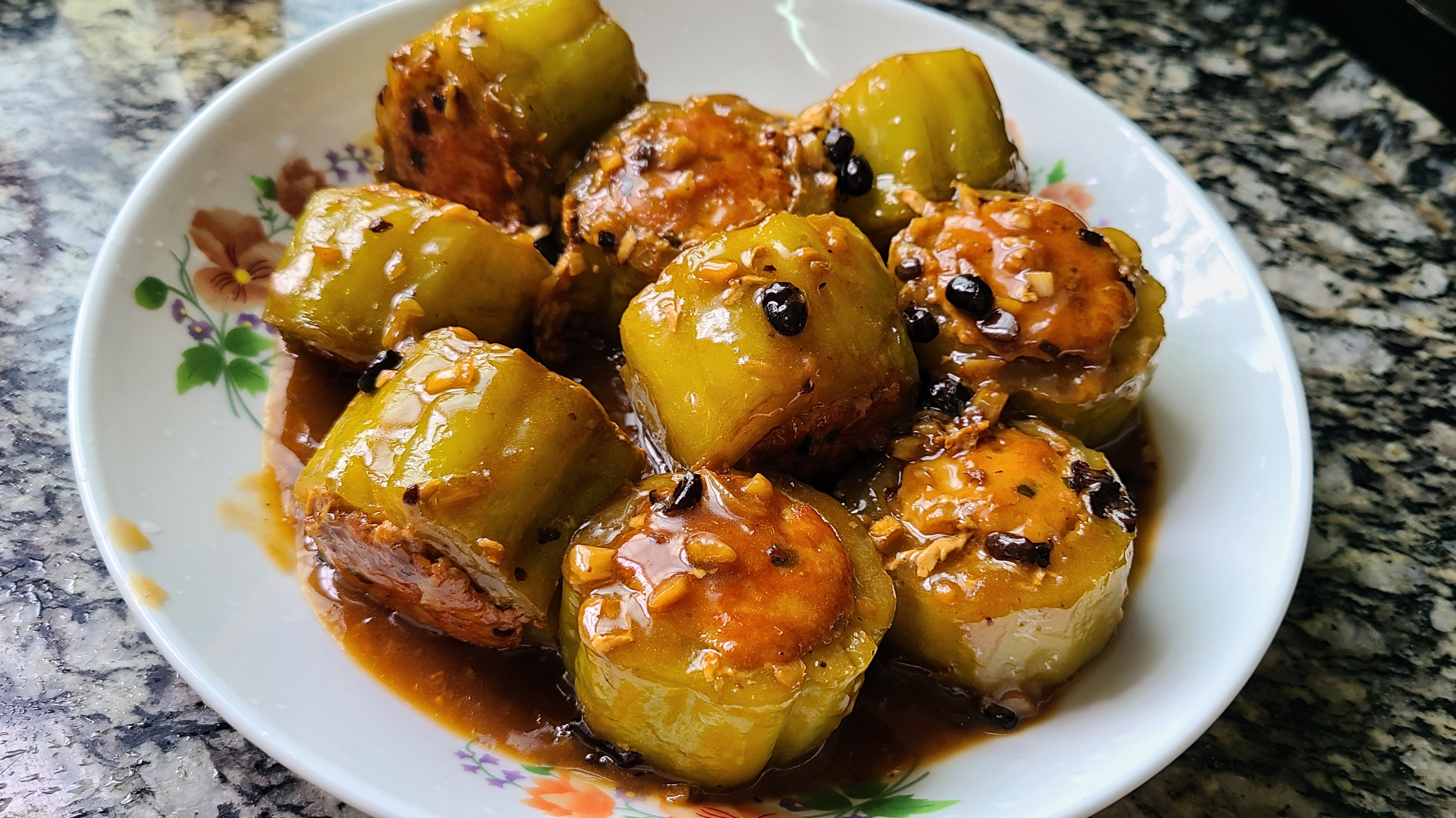 天氣這麼熱，教你一道廣東常見的釀苦瓜，香濃美味，好吃簡單