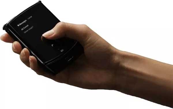 Moto第一款折叠手机真机照片曝光，市场价或达到1500美金
