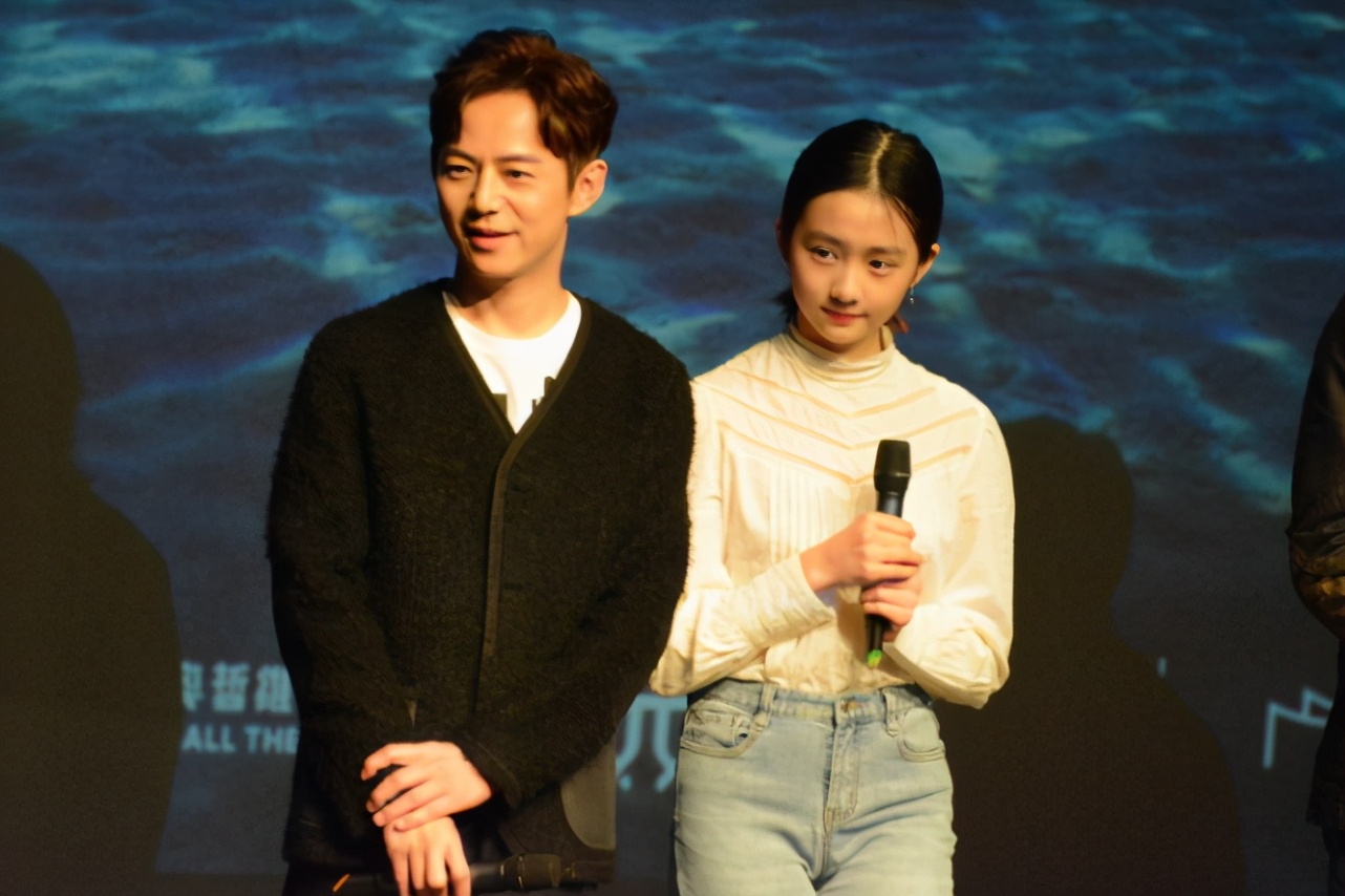 黃多多首部話劇電影首映，黃磊感慨女兒成長，多多近照已長成媽媽