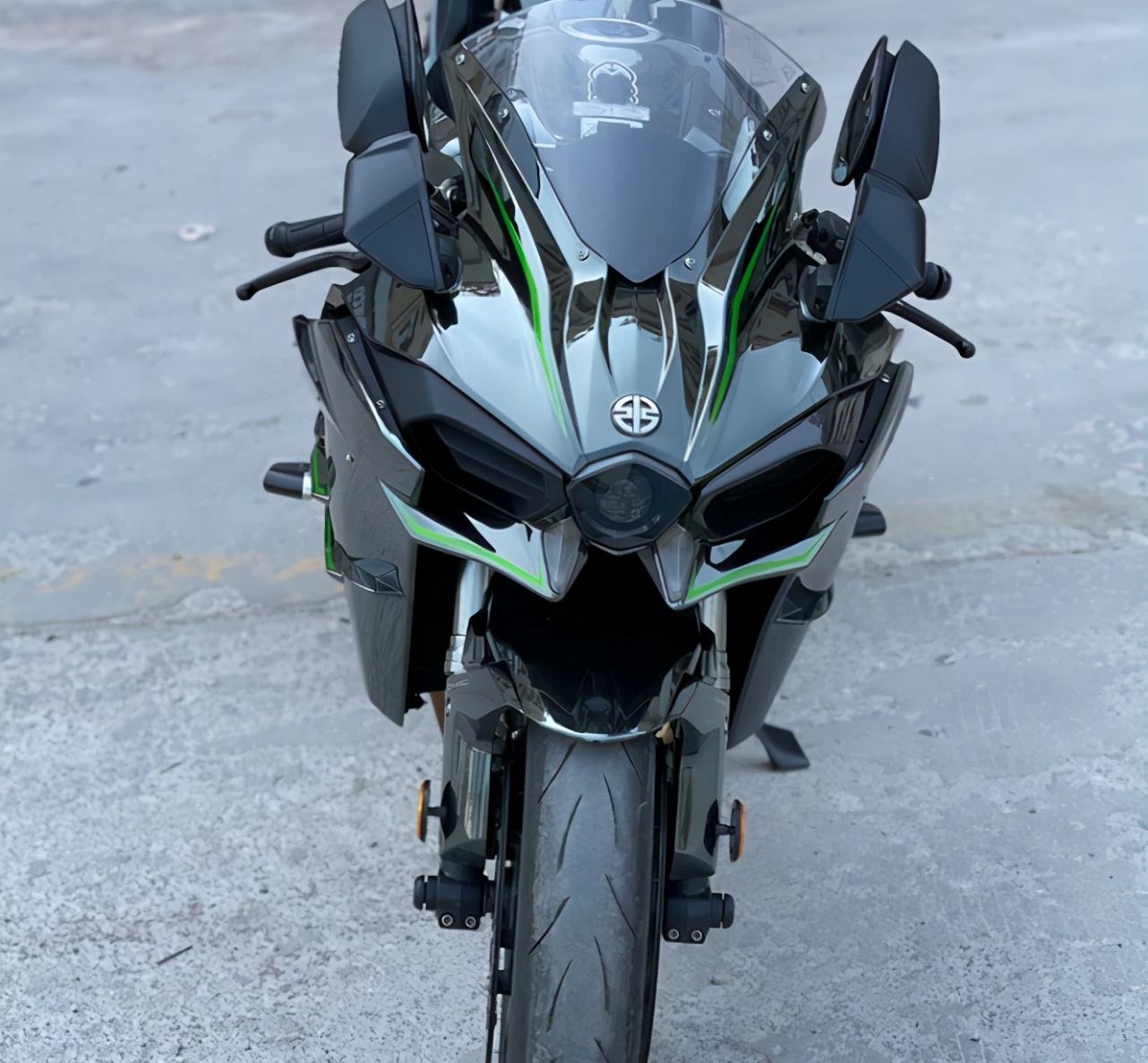 的这辆川崎h2是四川一位摩友的爱车,标准的超级摩托,来自川崎重工打造