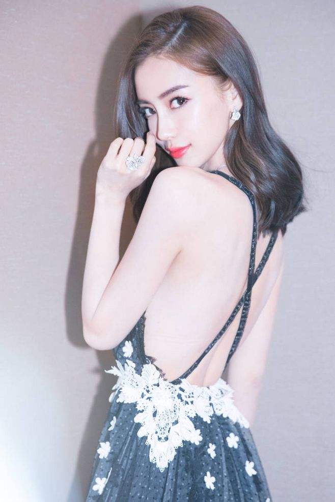 年轻人不要只想当明星，王健林坦言：女明星只是比较有钱的普通人