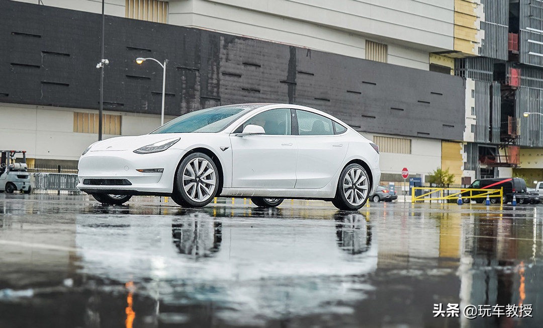 亏了450亿后终于赚钱，但车主自黑起来10头牛都拉不住