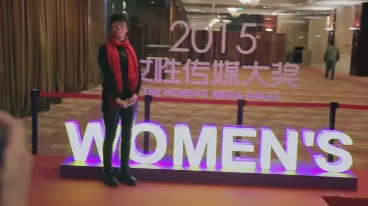穿过大半个中国去睡你,脑瘫女诗人的逆袭人生