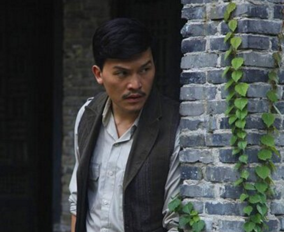 曾醉心话剧表演，还是表演系讲师《秋蝉》中虽