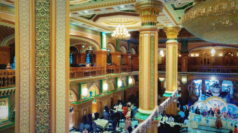 Travel Notes in Xinjiang: I was attending a Uzbek wedding, but I saw a luxury hotel in Kashgar
