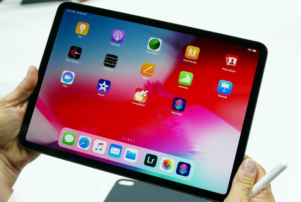 超出iPad？华为公司新一代平板电脑真机曝出，极点屏设计方案突显