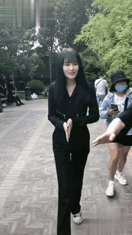 赵本山女儿近照曝光 瘦身成功身材凹凸有致状态