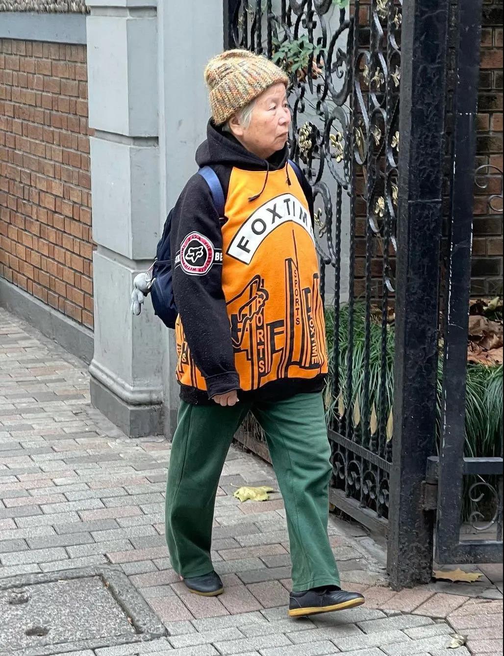 惭愧，比起会穿，还不如老年人！上海街头的“老年穿搭”，真讲究