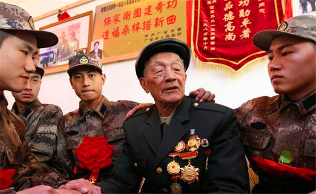 战斗英雄柴云振失踪33年，中央登报寻找，邓小平：必须找到他
