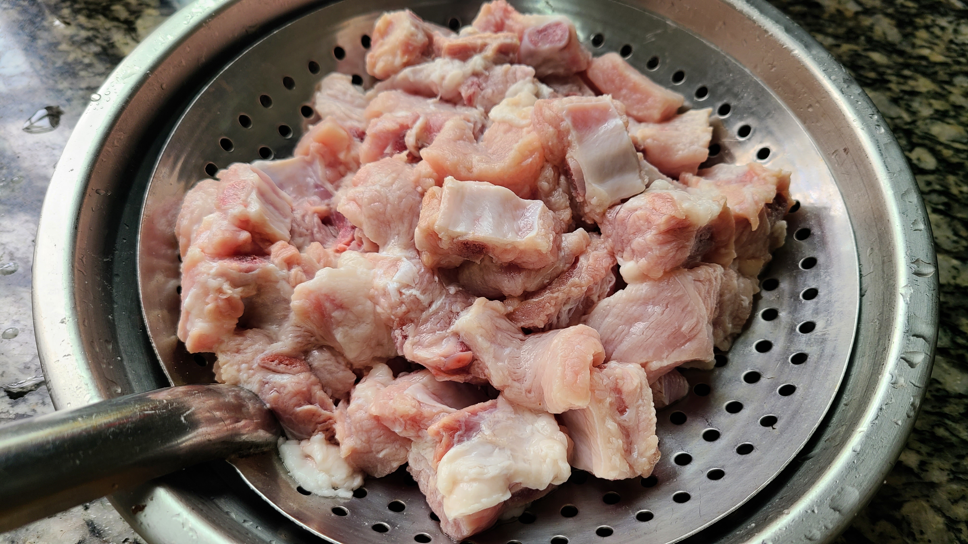 廣東人這樣做排骨太香了，營養好吃味道濃，家常做法又簡單