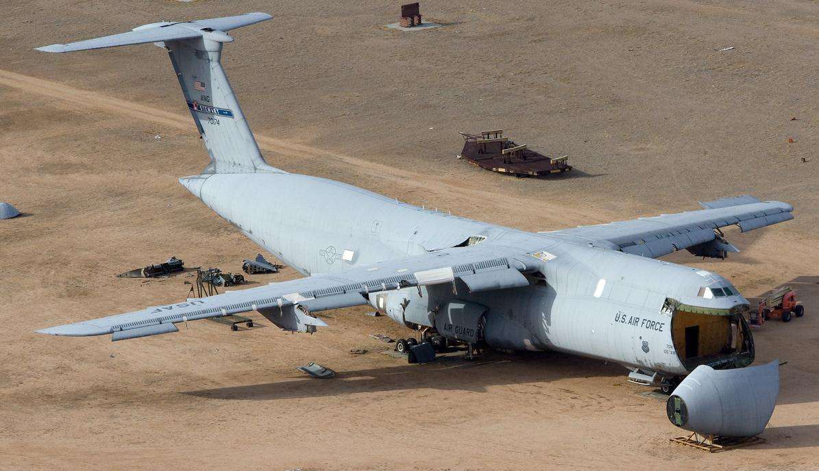 F-35被戏谑后，美军又指派F-22接触图-160，美飞行