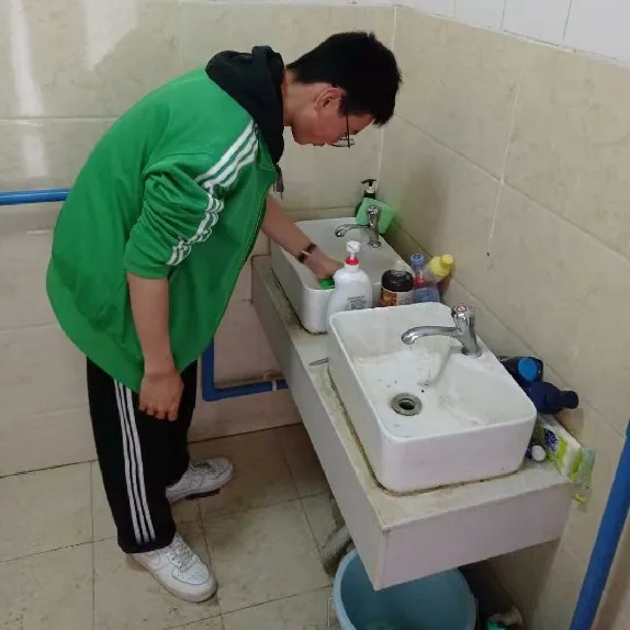 卫生是根本 运动是方式丨双流建校开展春季校园爱国卫生运动