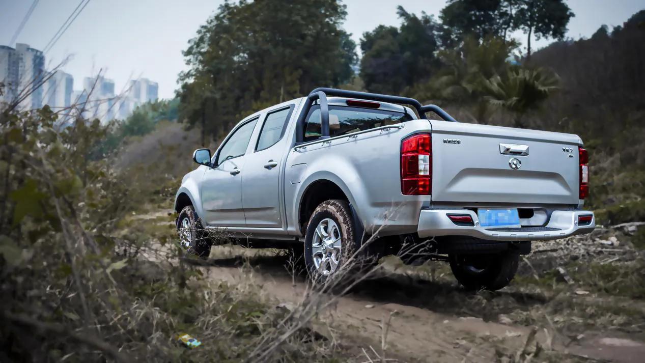 小伙在线分享创业经，风骏7强动力低油耗，致富宝藏车！