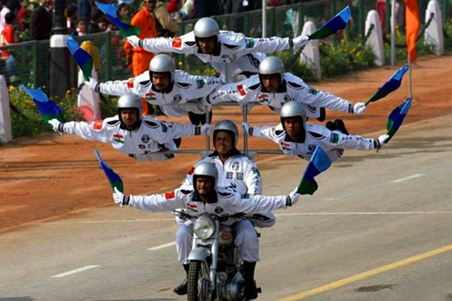 һ��Ħ�г�������ʮ�ˣ��ɱ��ٳ�Цӡ�����ˣ���������ˣ��ô��