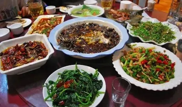 苍蝇小馆，食品工业化浪潮下的最后一丝人间烟火
