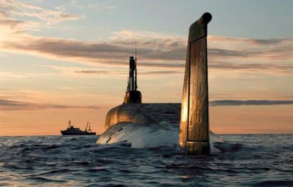 终于交付！俄军最强战略核潜艇服役，龟背消失，威力巨大