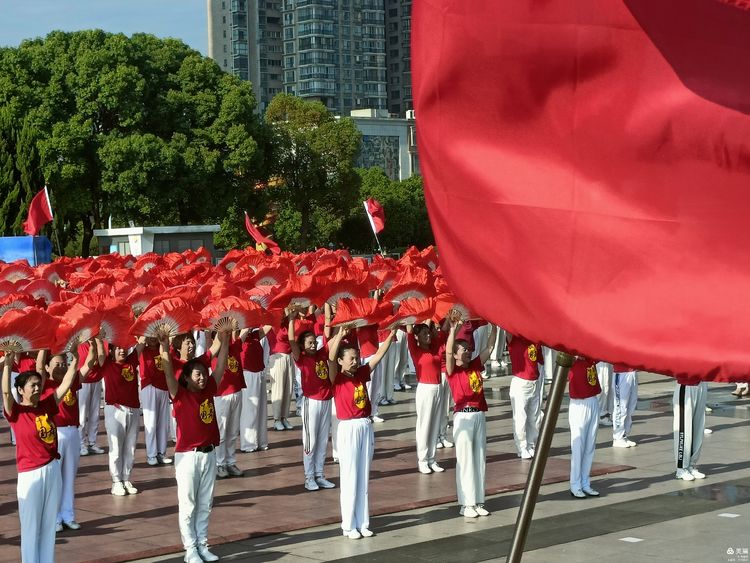 舞动湘潭”万人同跳大型排舞展演湘潭主会场启动活动圆满成功