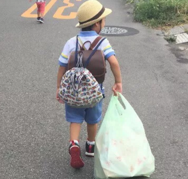 全家套路Jasper洗碗，应采儿感慨：父母越懒，小孩越勤快