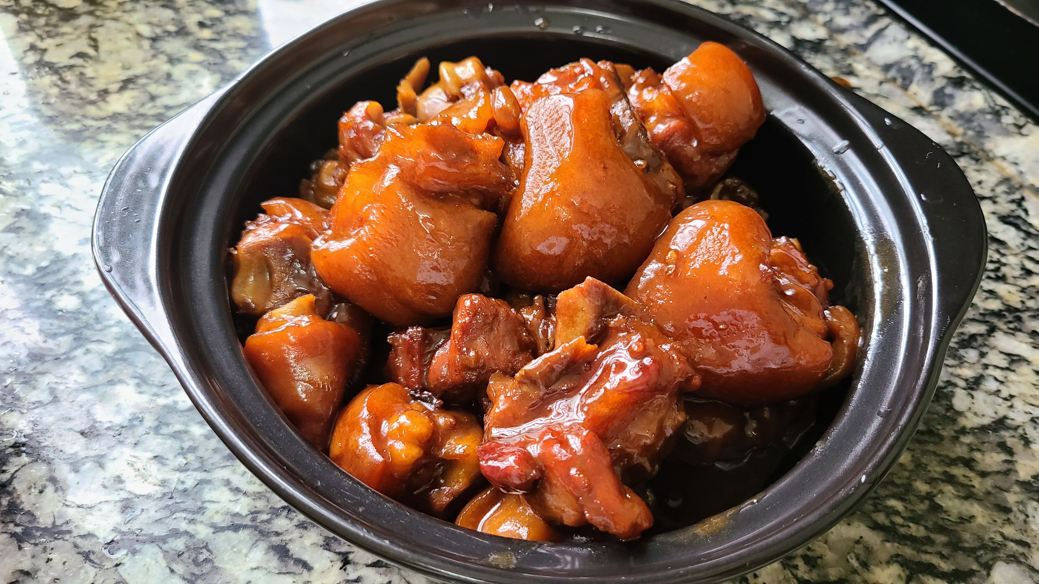 酱焖猪脚，教你这个广东做法，好吃美味，每次做都很下饭