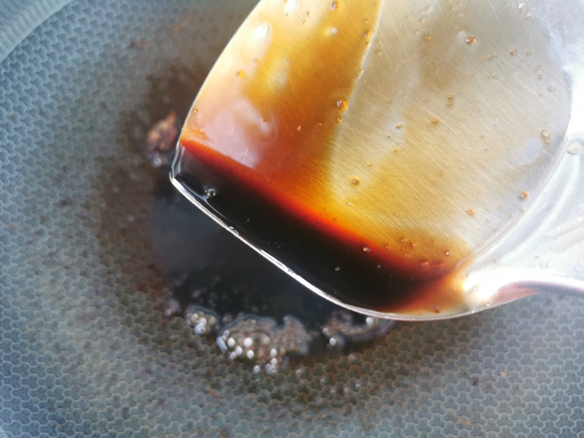 家裡有糯米粉的，試試做手工糍粑，淋上紅糖汁，比火鍋店的都好吃