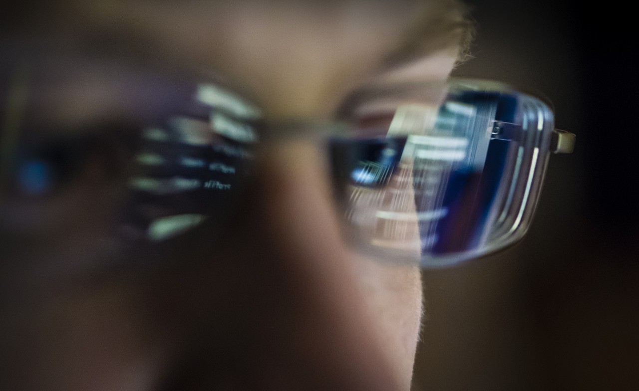 12位中年程序员：代码一敲十年，收入虽高前途摇摆