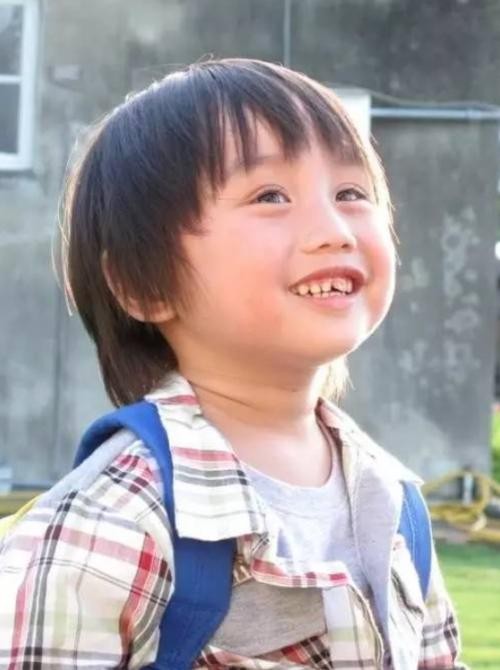 侯高俊杰：9岁搭档周杰伦上春晚，为成名父母卖房，他现状如何？