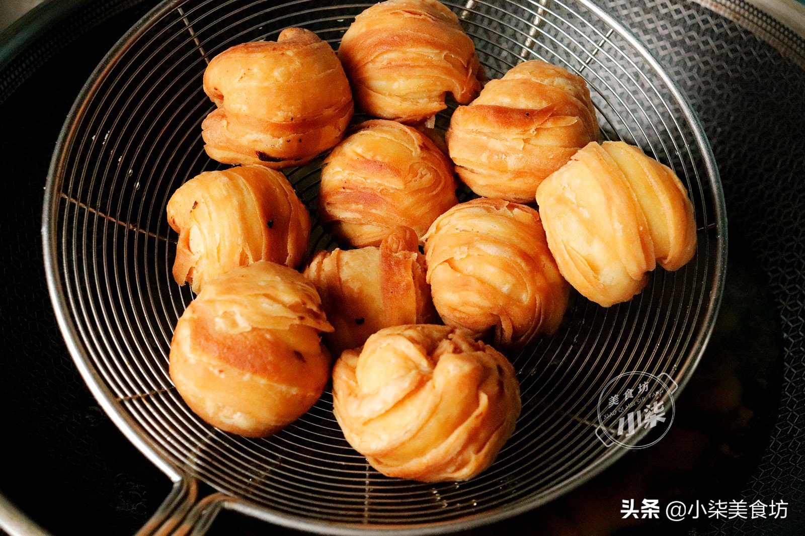 一口酥，做法简单无难度，外酥里软一口一个，越吃越香，太解馋了