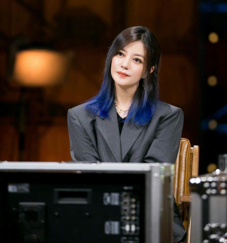 赵薇：所有女演员都面临难出头的尴尬局面，连化妆品都是男性代言