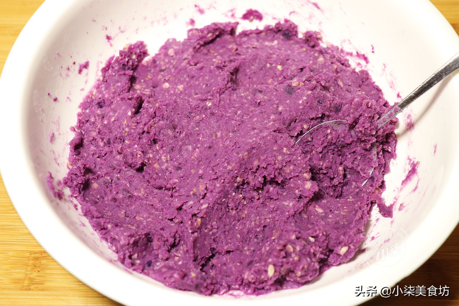 秋天多吃紫薯，教你简单做法，不用一滴水，软糯香甜比蛋糕还好吃