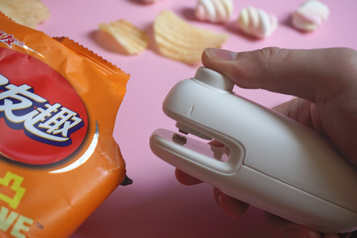 小米有品上架了这款网红生活小帮手：90分便携迷你封口机