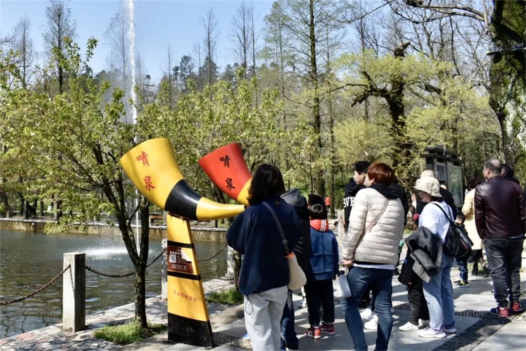 清明小長假，雞公山景區春意盎然，踏青旅行正當時