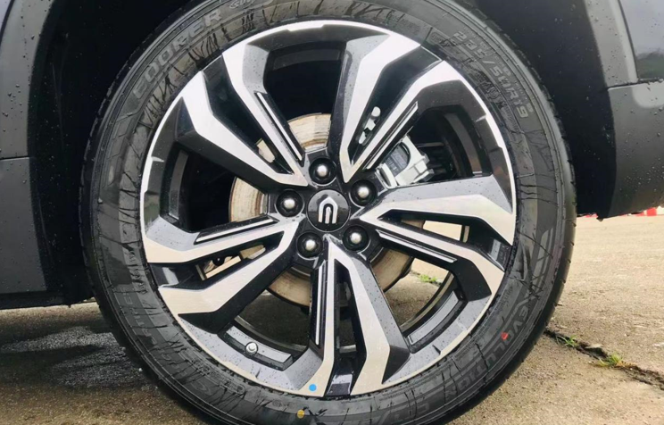 “亲和力”十足拉近人车距离，创维EV6有什么不一样？